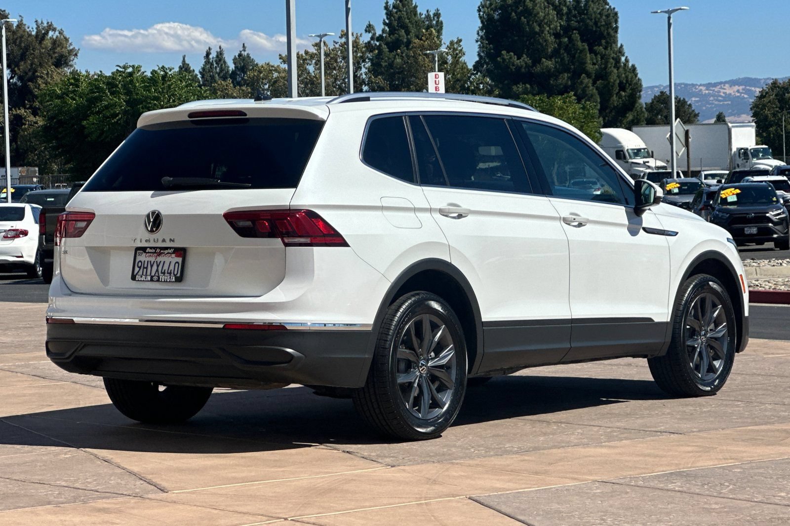 Used 2023 Volkswagen Tiguan SE FWD image 4