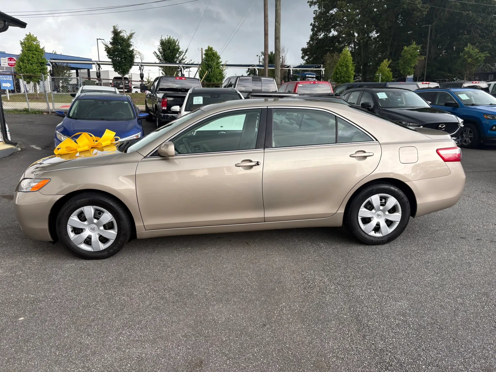 Used 2009 Toyota Camry LE FWD image 5
