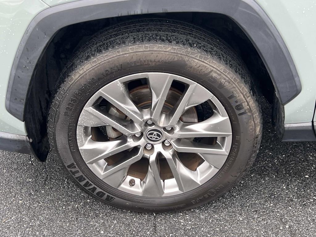 Used 2020 Toyota RAV4 XLE Premium image 11