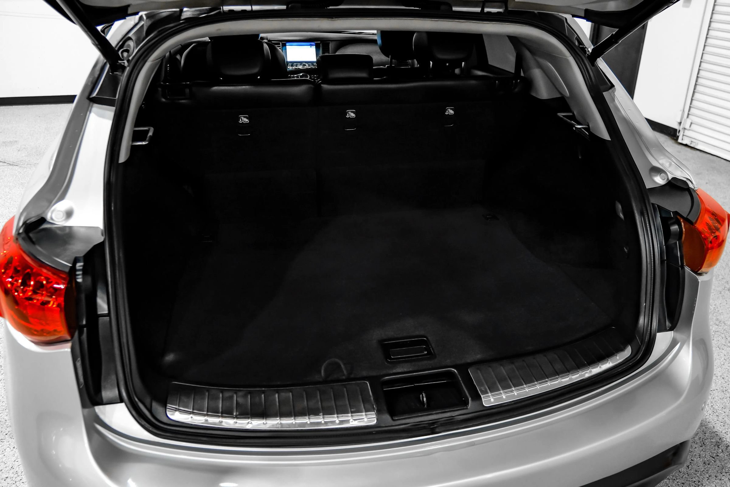 Used 2017 INFINITI QX70 AWD w/ Premium Package image 68