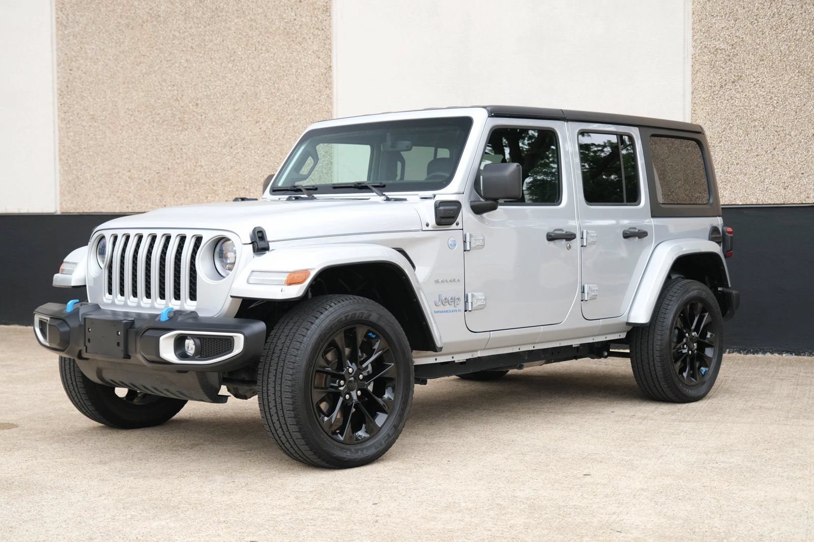 Used 2023 Jeep Wrangler Unlimited Sahara AWD/4WD image 5