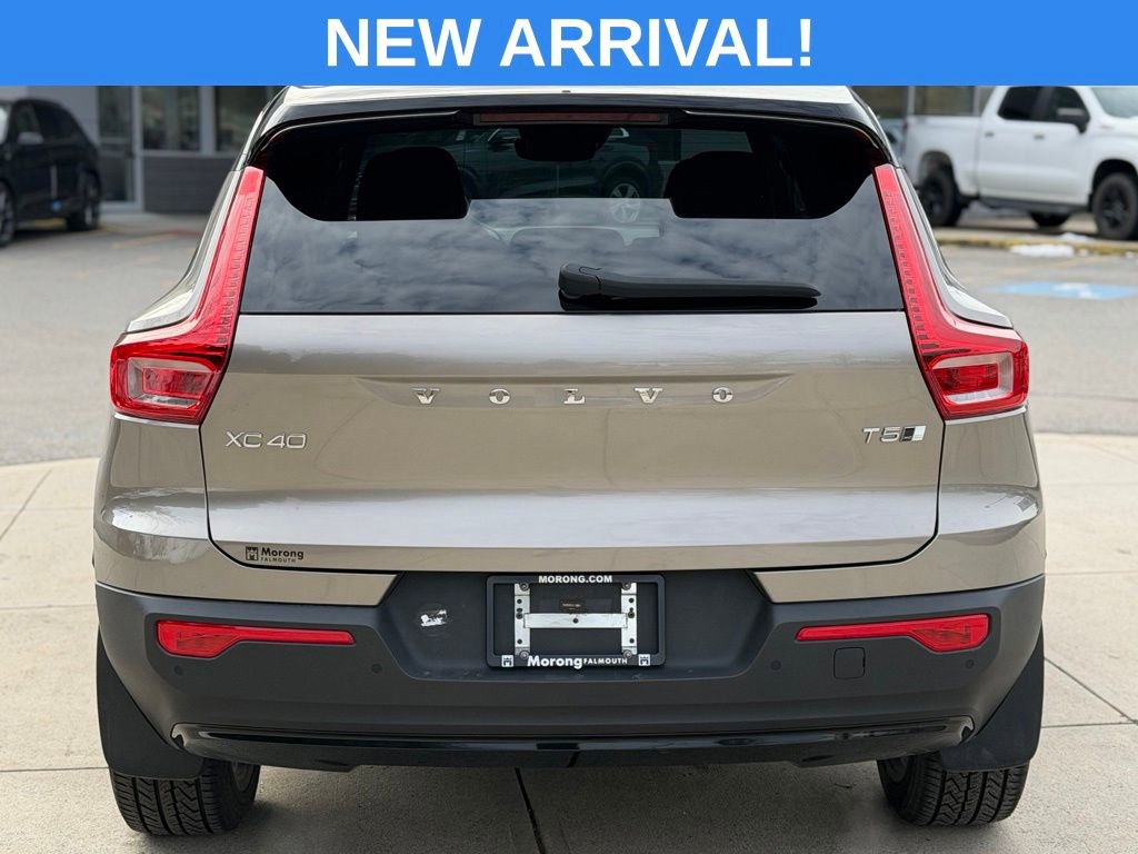 Used 2022 Volvo XC40 T5 R-Design w/ Advanced Package image 11