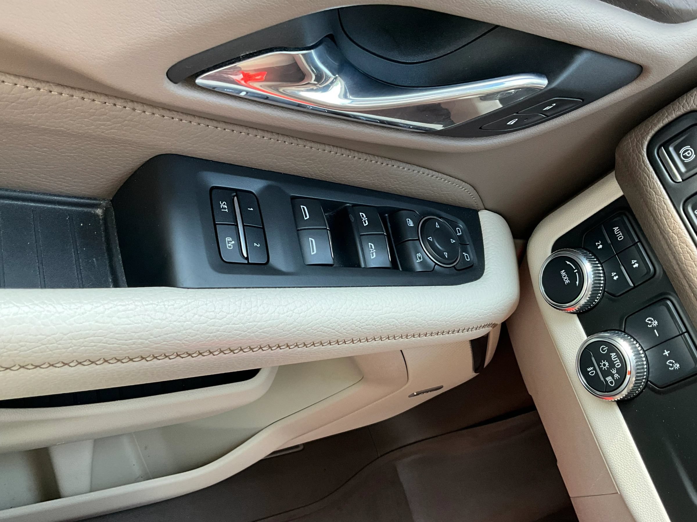 Used 2021 GMC Yukon Denali w/ Denali Premium Package AWD/4WD image 30