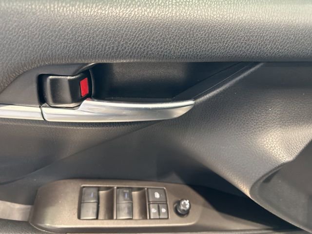 Used 2023 Toyota Camry SE FWD image 9