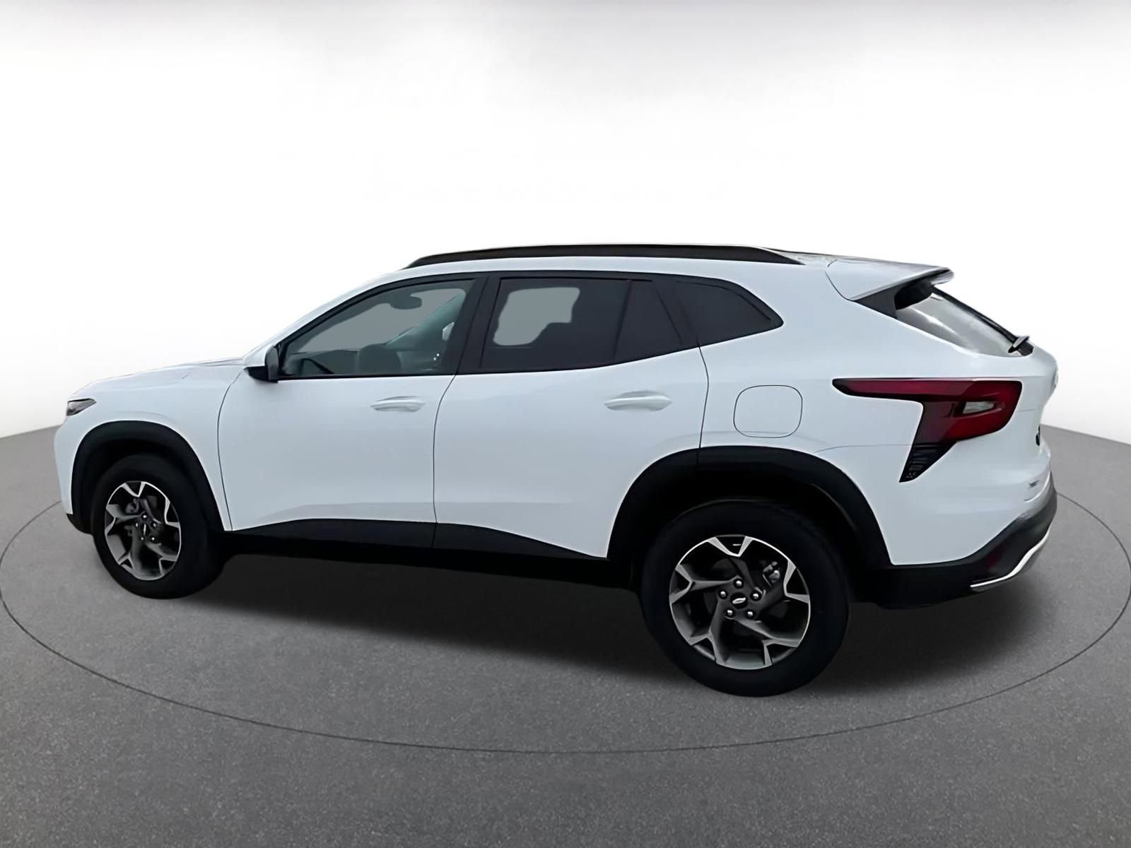 Used 2025 Chevrolet Trax LT image 11