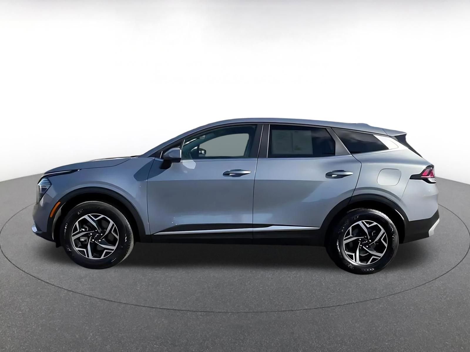 Used 2025 Kia Sportage LX image 9