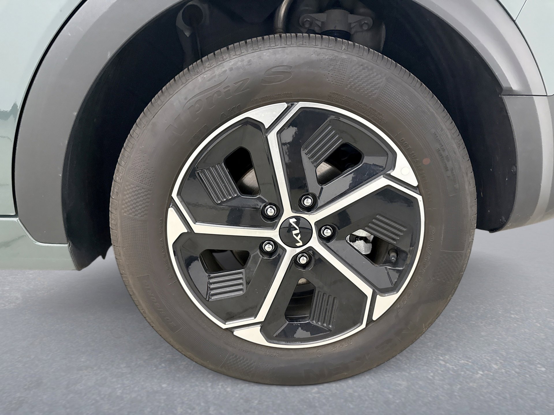 Used 2024 Kia Niro EX w/ EX Cold Weather Package image 21