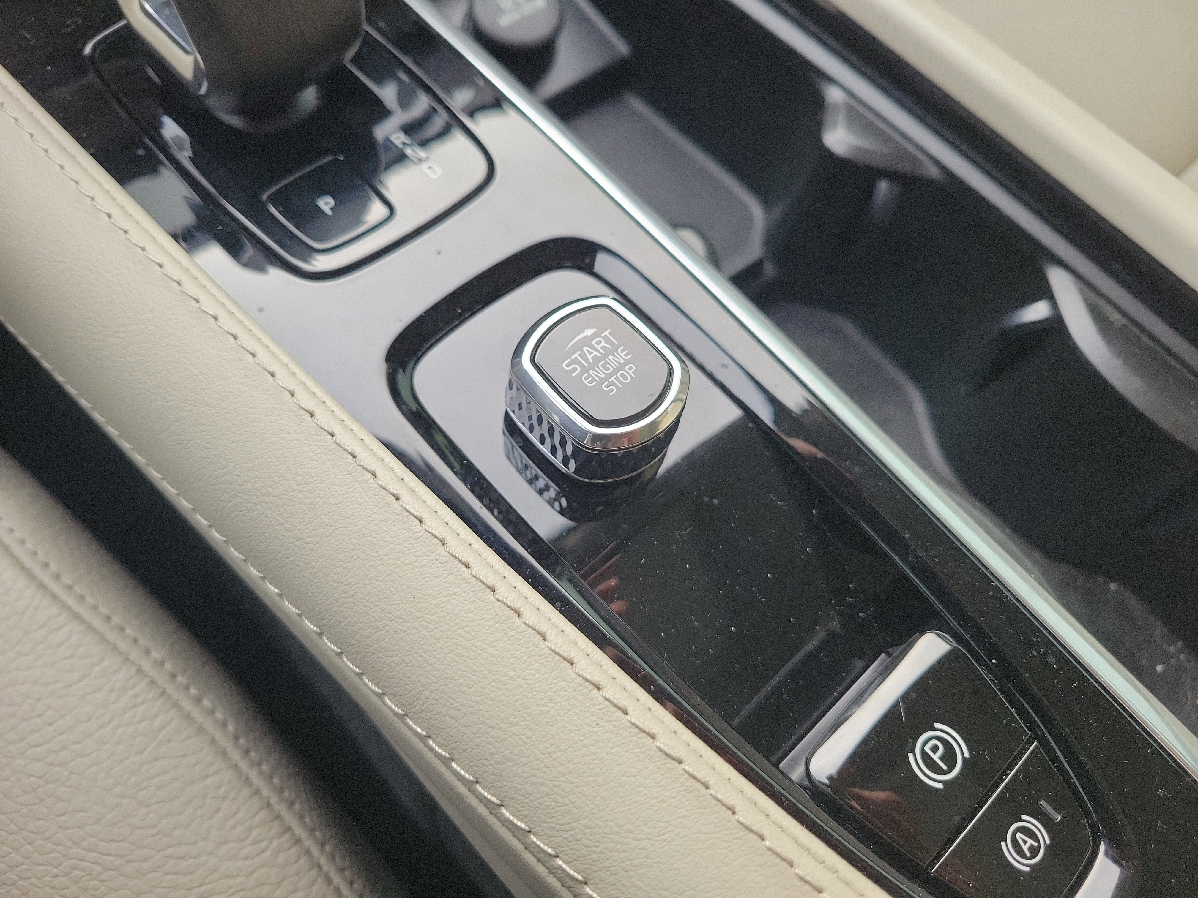 Used 2024 Volvo XC90 B6 Plus w/ Protection Package Premier image 36