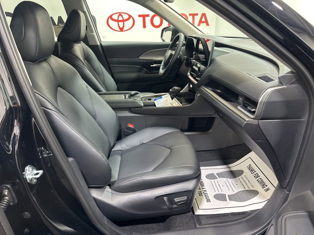 Used 2026 Toyota Grand Highlander XLE image 10