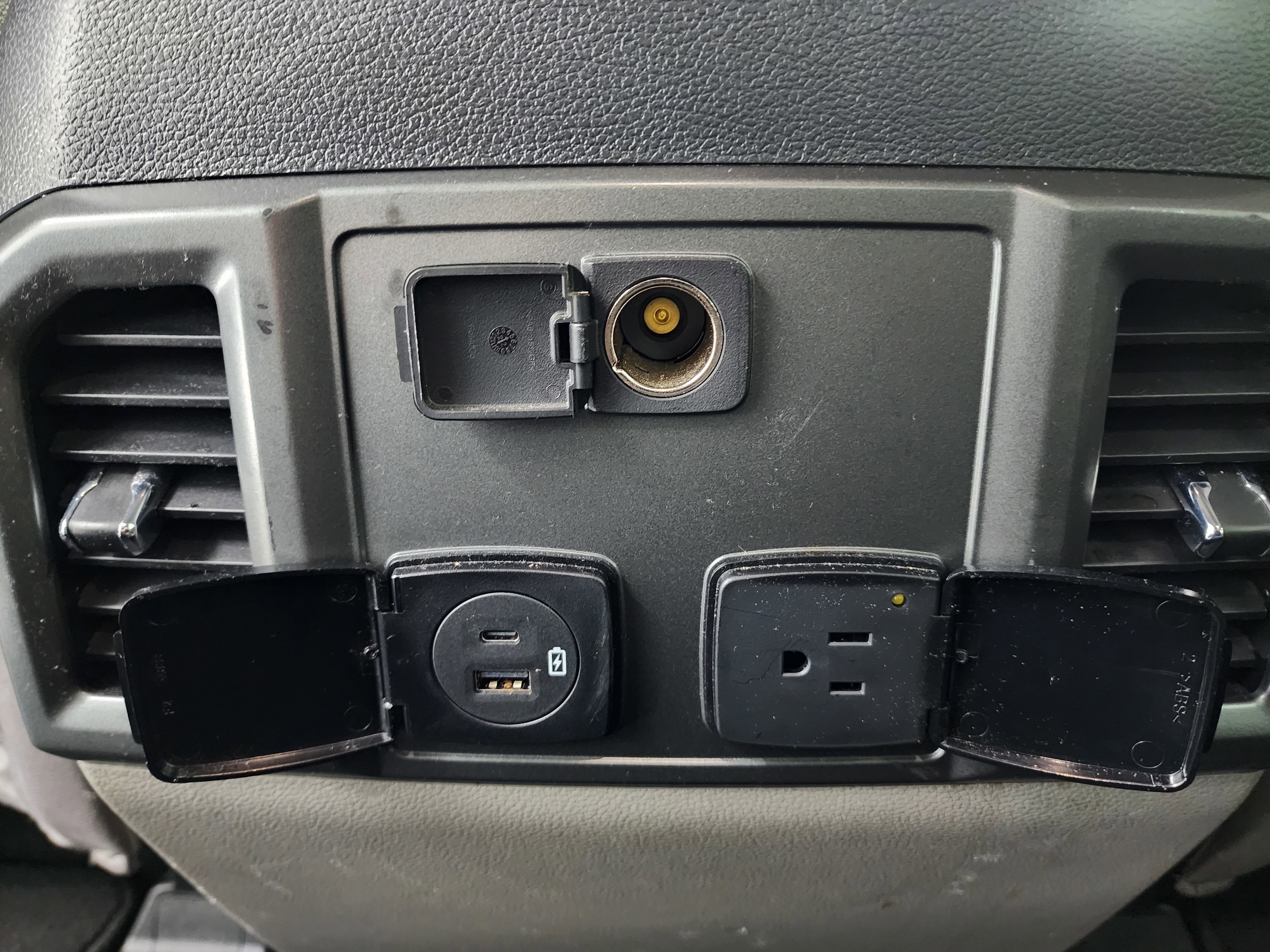 Used 2022 Ford F350 XLT w/ Black Appearance Package image 39