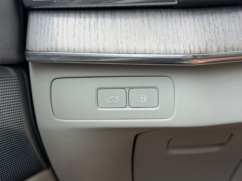 Certified 2023 Volvo XC90 T8 Ultimate w/ Lounge Package AWD/4WD image 17