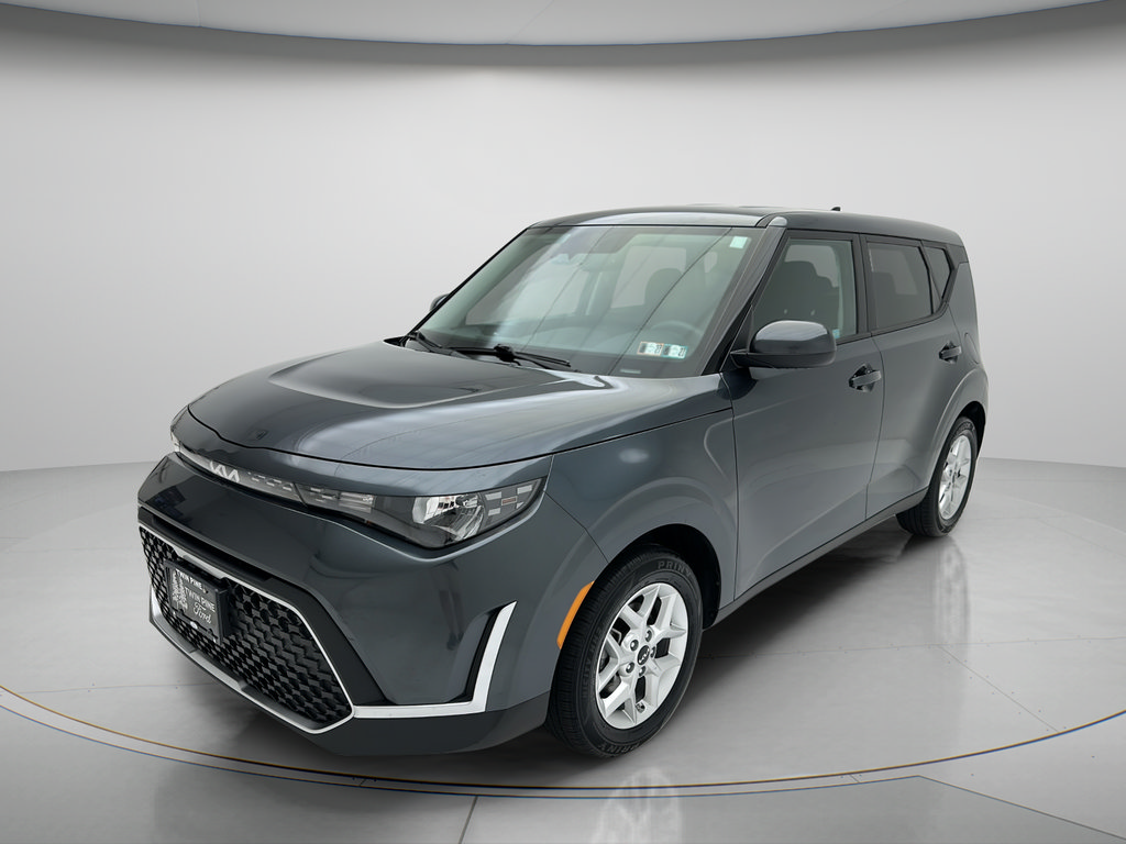 Used 2025 Kia Soul LX w/ LX Technology Package FWD image 3