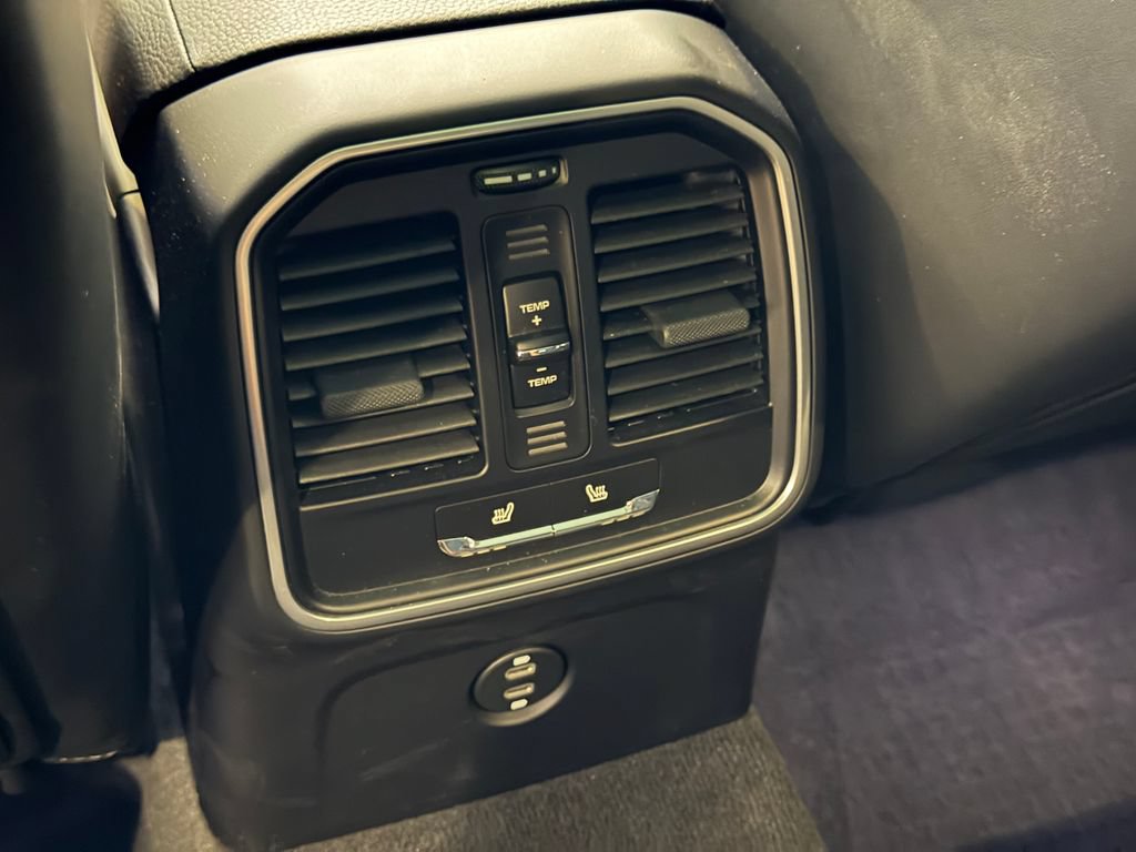 Certified 2026 Porsche Macan AWD/4WD image 24