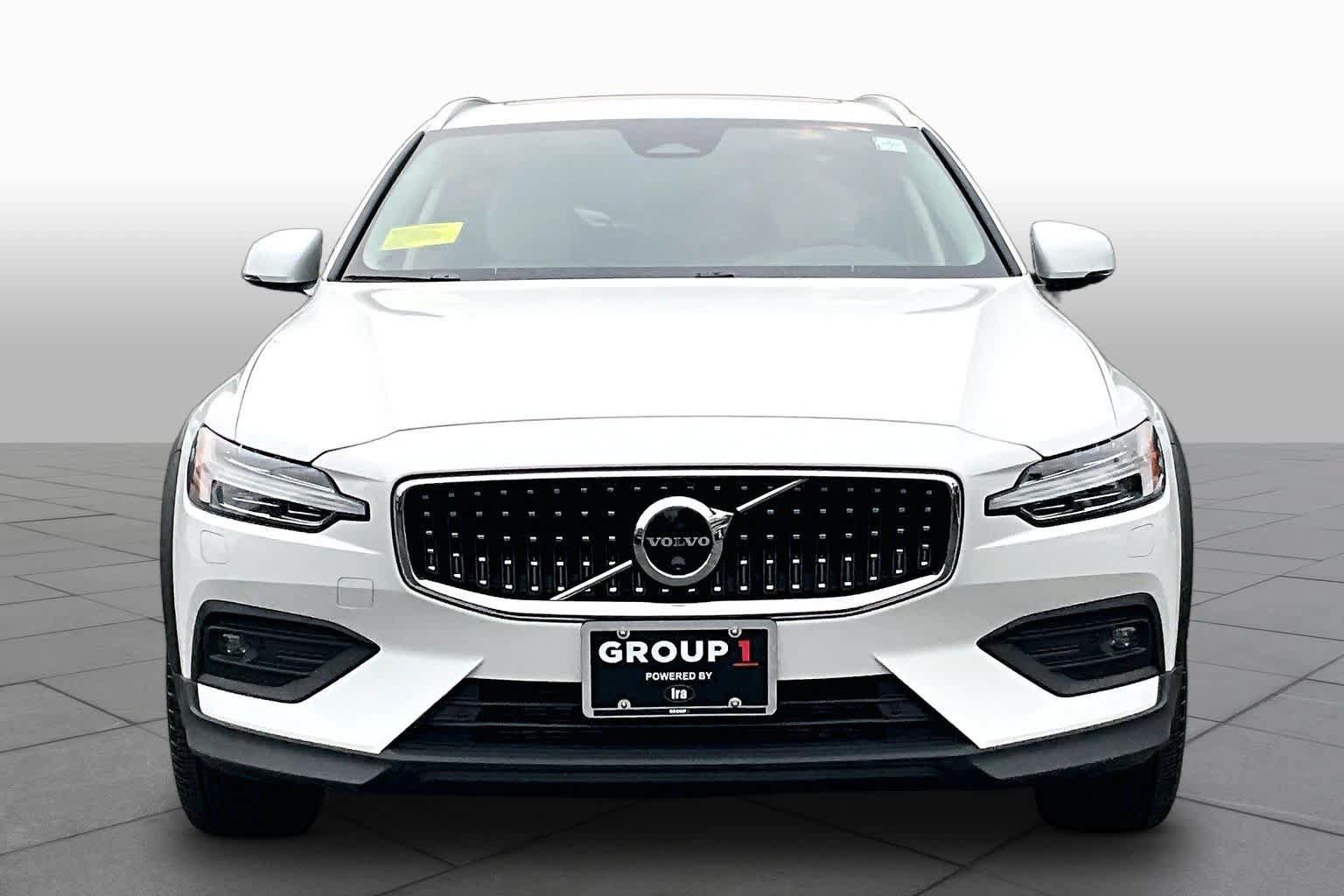 New 2026 Volvo V60 B5 Cross Country Plus w/ Climate Package AWD/4WD image 2