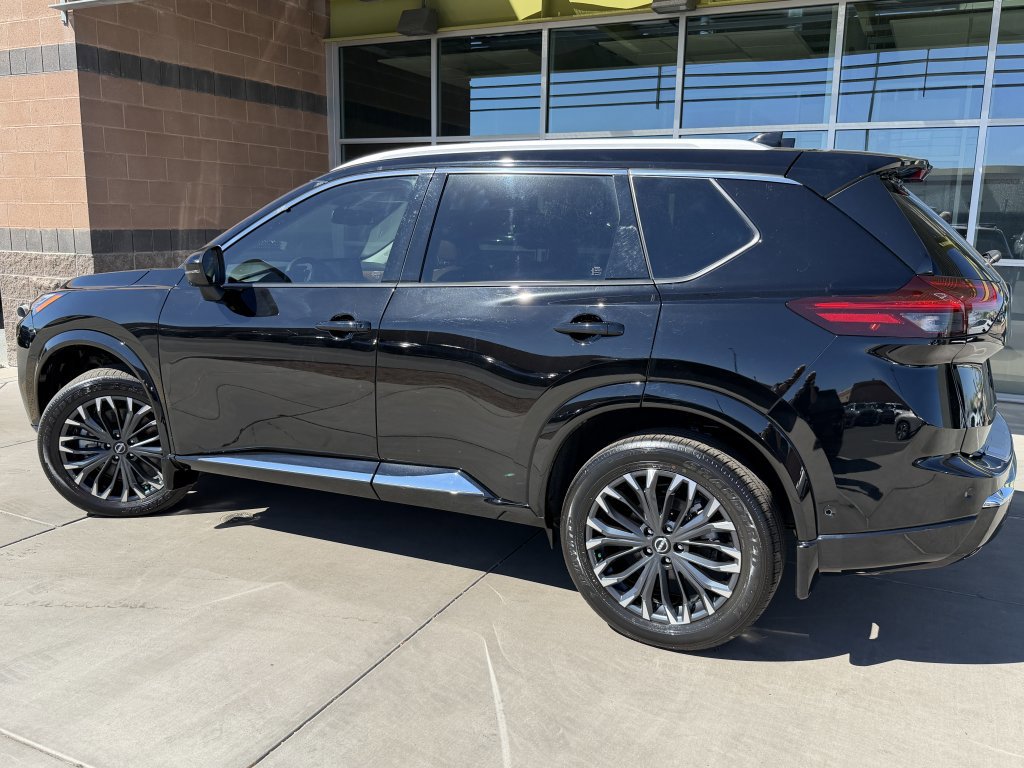 Used 2025 Nissan Rogue Platinum w/ Tech Package image 5