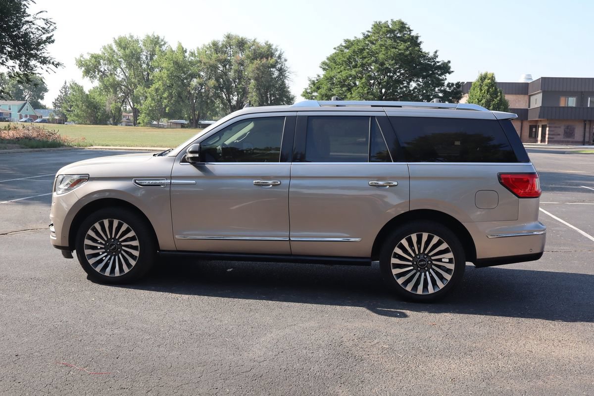 Used 2018 Lincoln Navigator Reserve w/ Technology Package AWD/4WD image 9