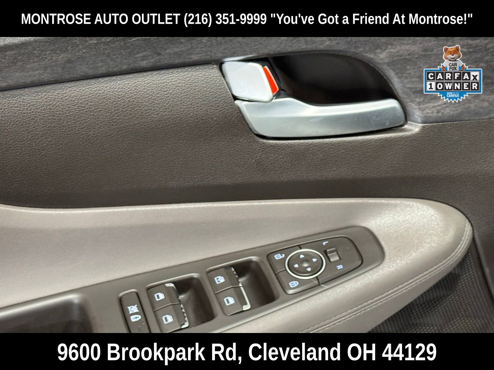 Used 2019 Hyundai Santa Fe SE image 12