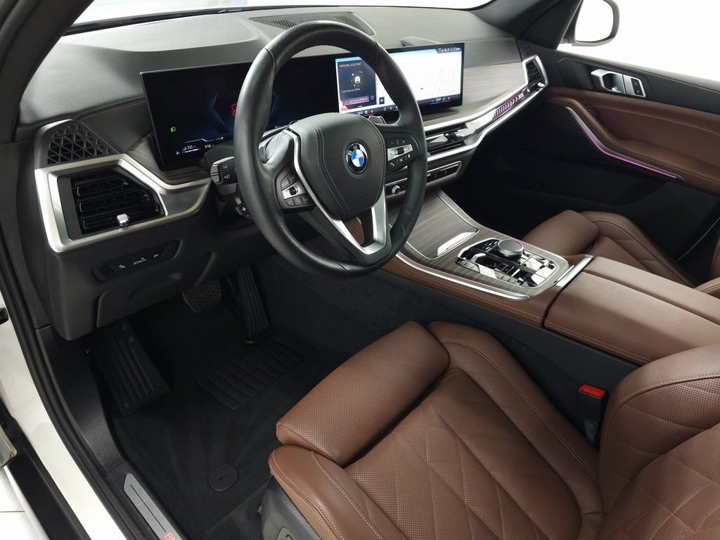 Used 2025 BMW X5 xDrive50e w/ Parking Assistance Package AWD/4WD image 17