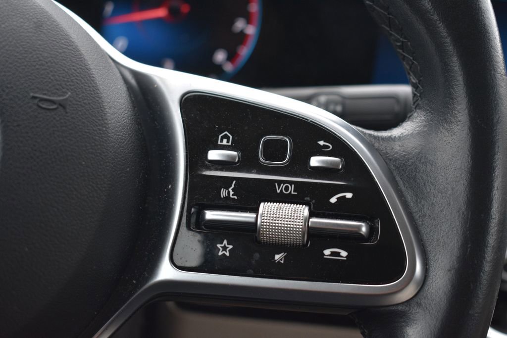 Used 2022 Mercedes-Benz GLA 250 w/ Premium Package Lite image 15