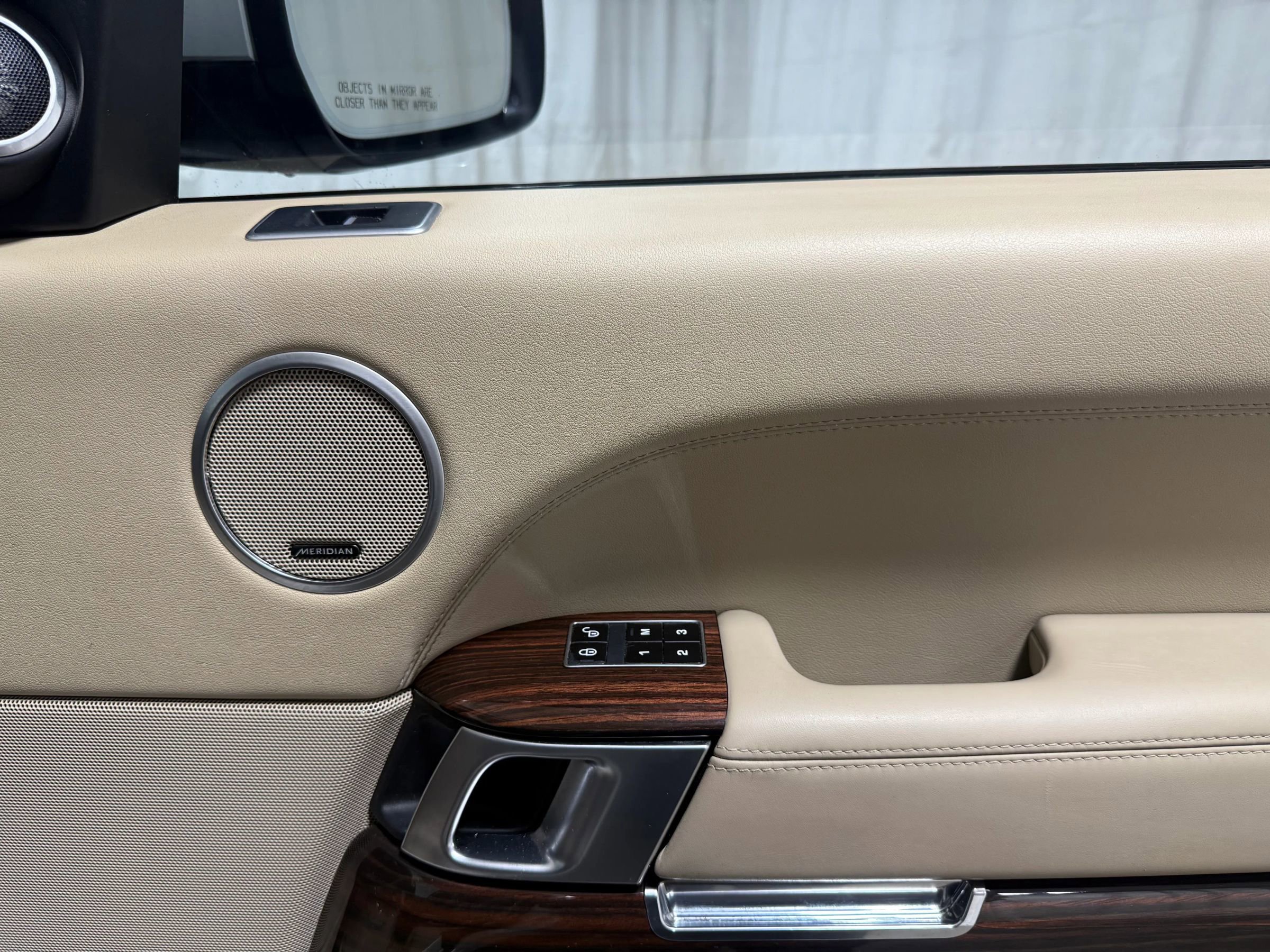 Used 2014 Land Rover Range Rover Supercharged image 24