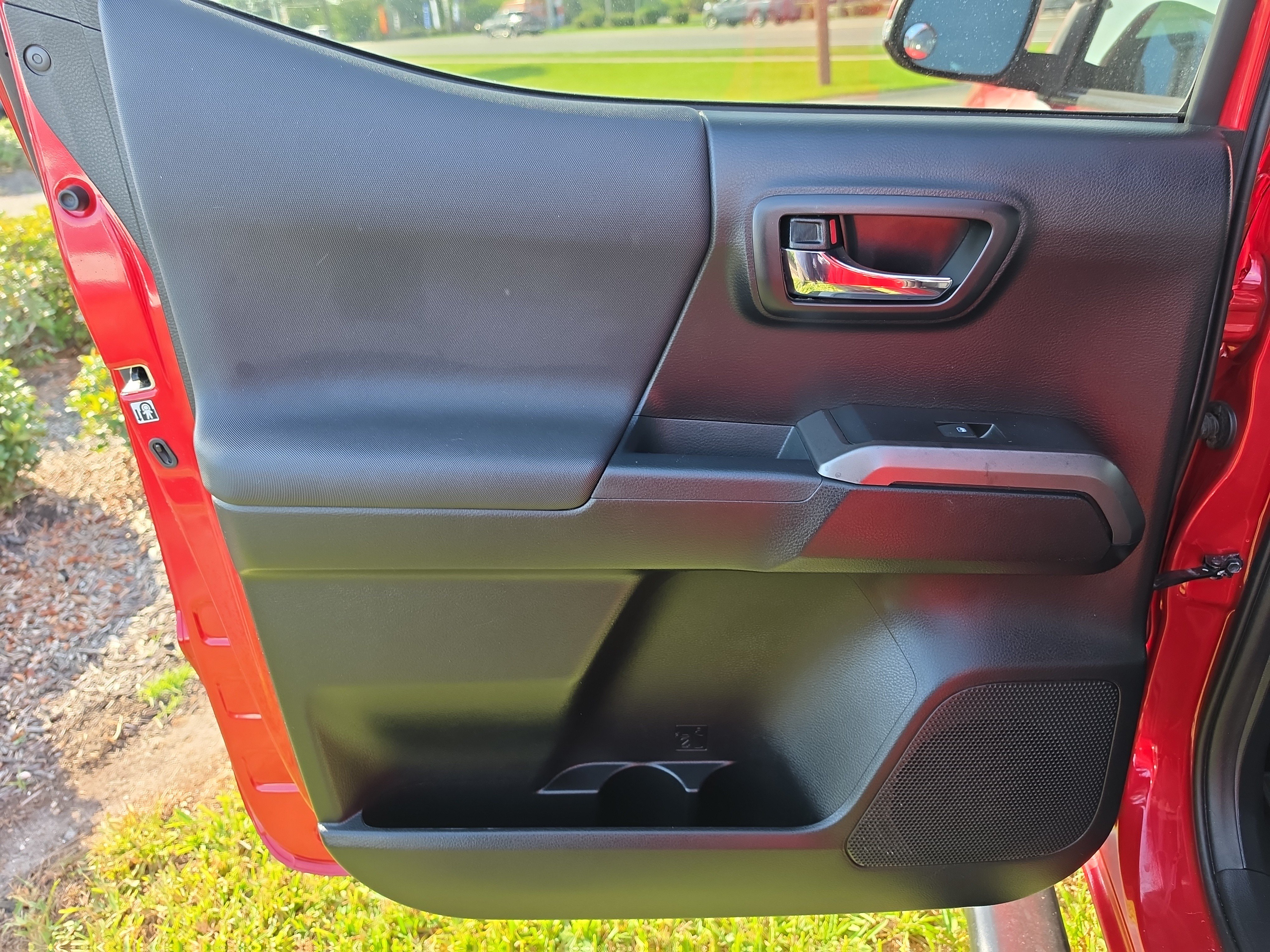 Used 2018 Toyota Tacoma TRD Sport RWD image 14