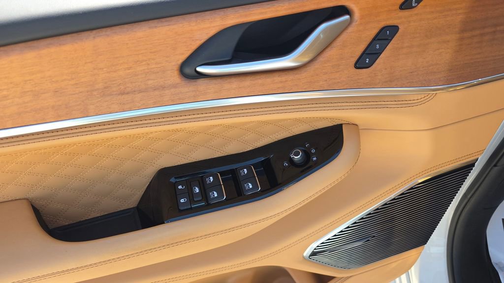 Used 2023 Jeep Grand Cherokee Summit AWD/4WD image 24