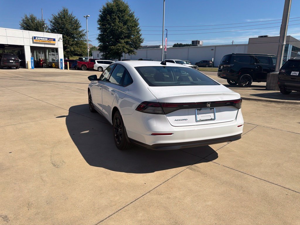 Used 2025 Honda Accord SE image 13