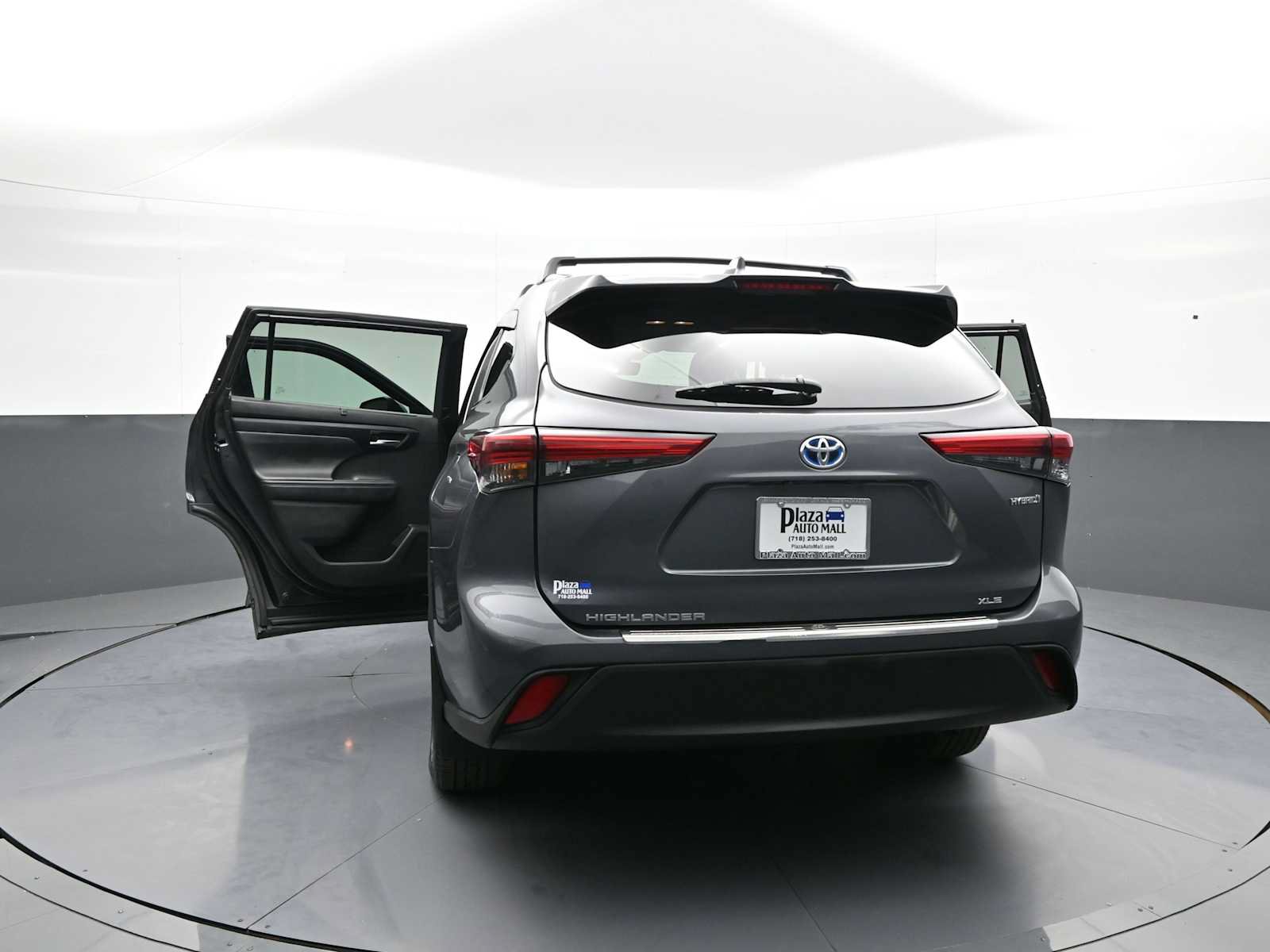 Used 2022 Toyota Highlander XLE AWD/4WD image 48