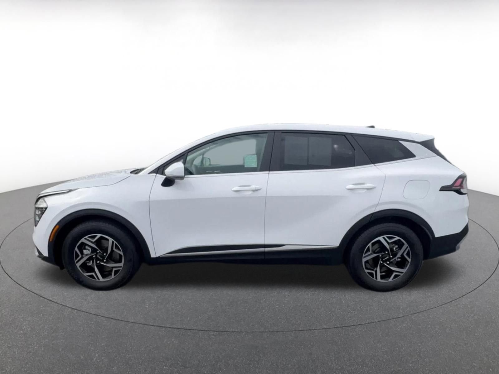 Used 2025 Kia Sportage LX FWD image 9