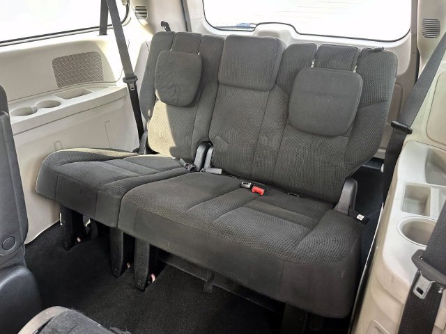 Used 2016 Dodge Grand Caravan American Value Package FWD image 11
