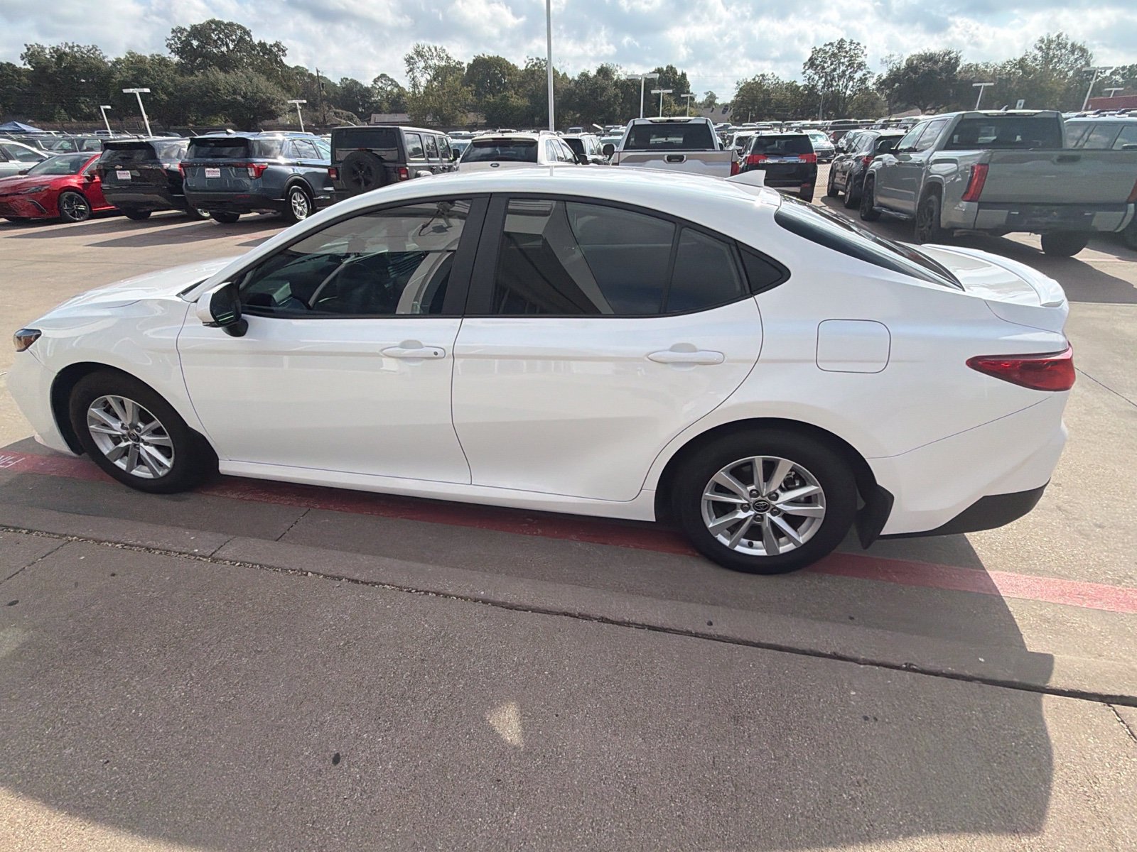 Used 2025 Toyota Camry LE FWD image 4