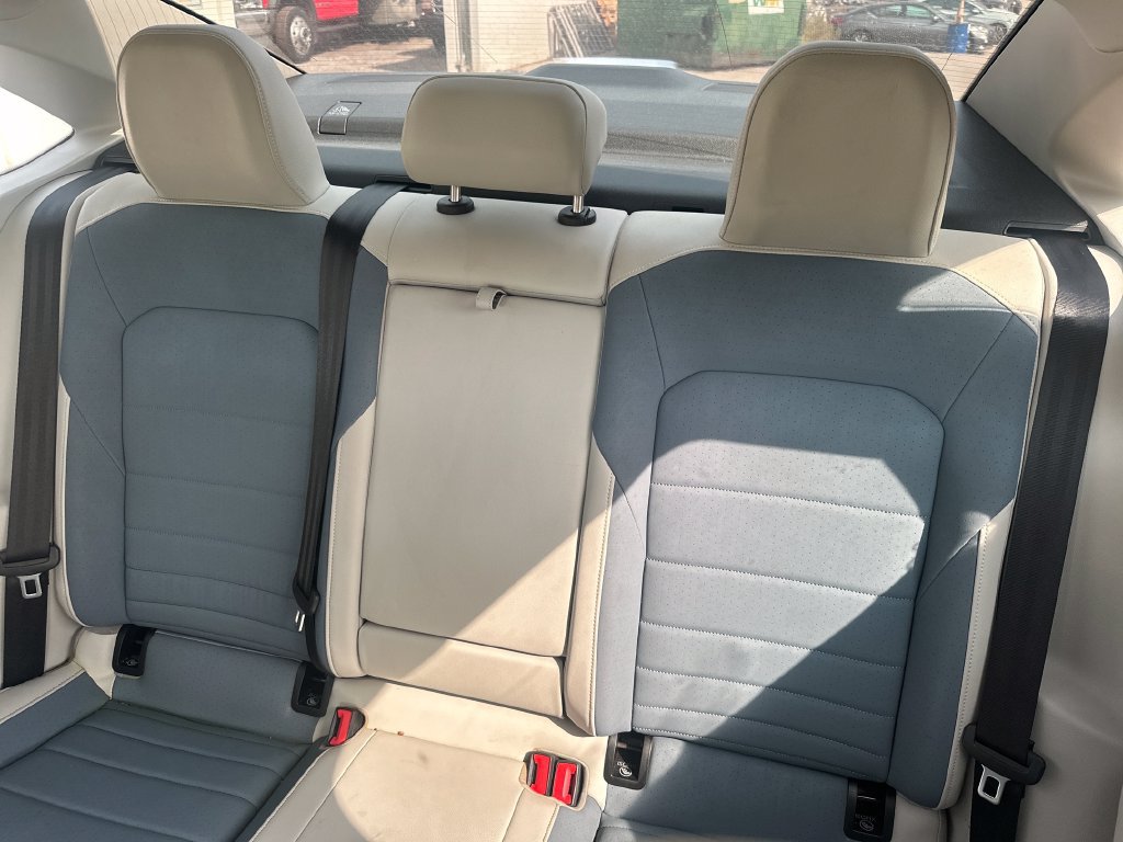 Used 2025 Volkswagen Jetta SE FWD image 43