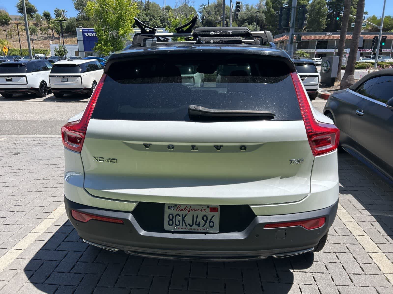 Used 2019 Volvo XC40 T4 R-Design FWD image 6
