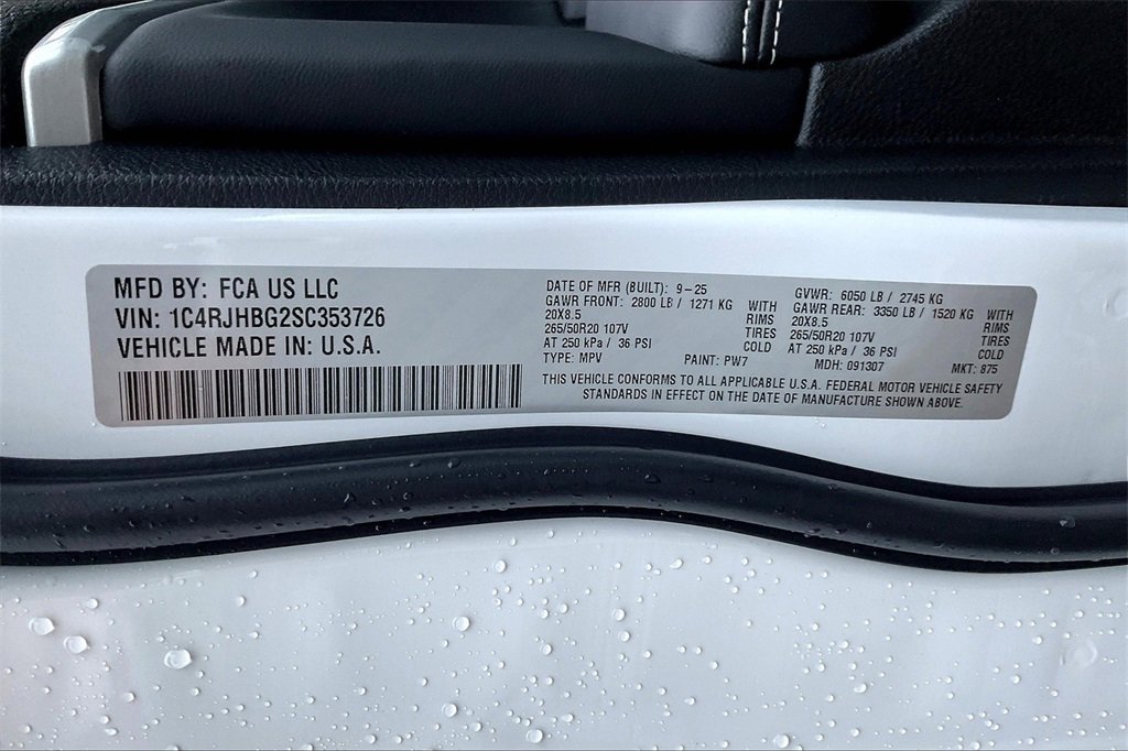 New 2025 Jeep Grand Cherokee Limited image 13