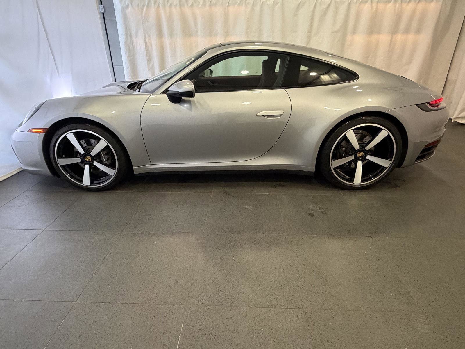 Used 2022 Porsche 911 Carrera image 2