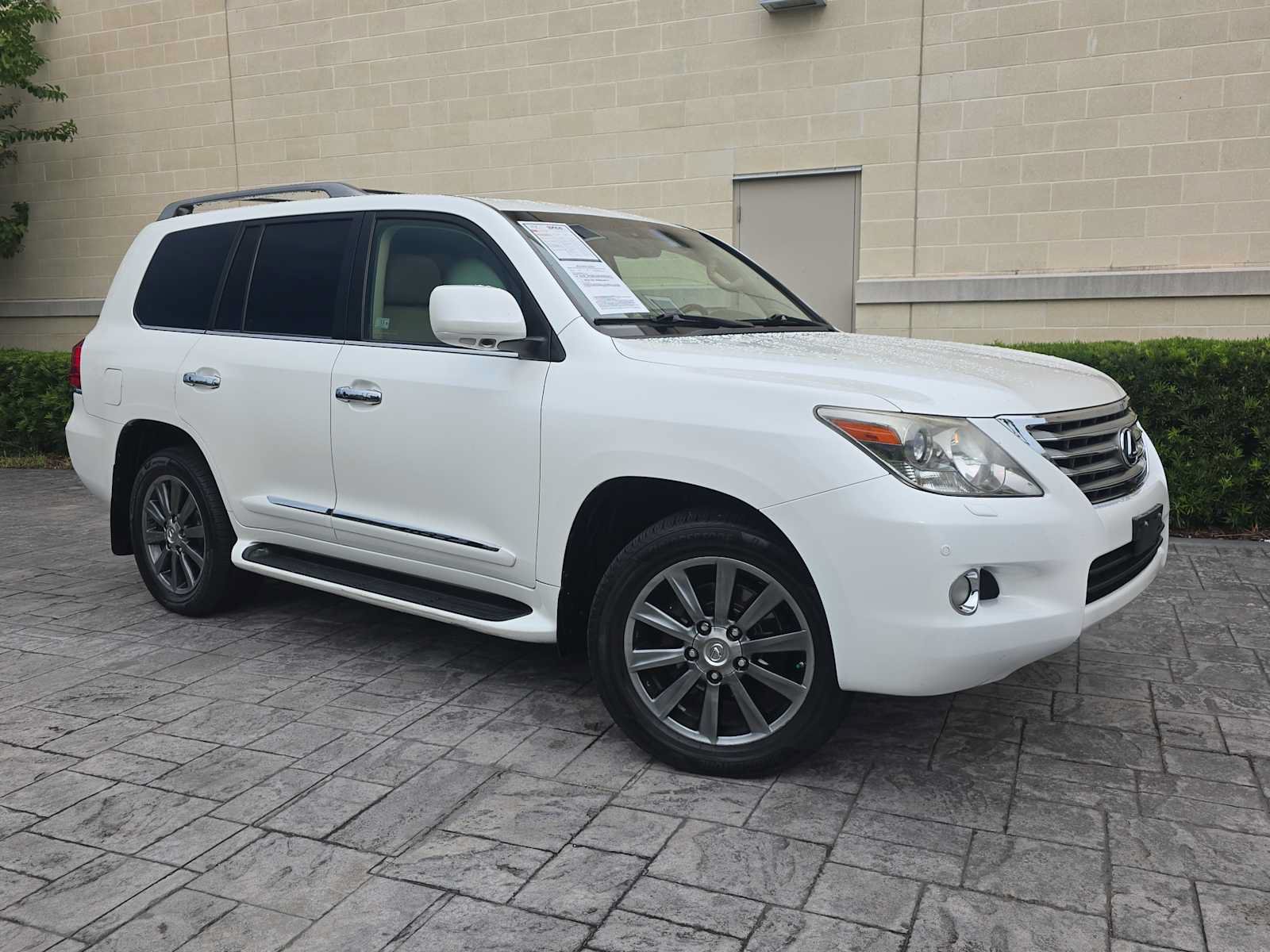 Used 2011 Lexus LX 570 4WD w/ Luxury Pkg image 33
