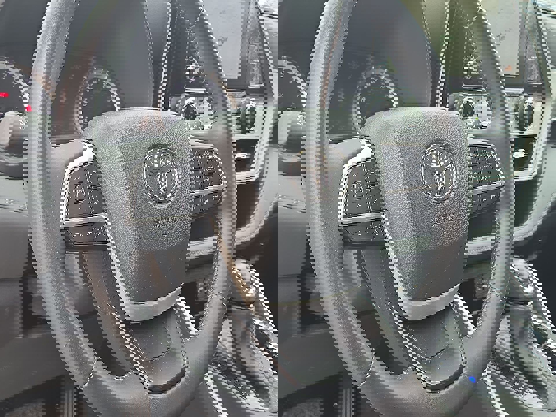 Used 2024 Toyota Highlander LE image 14