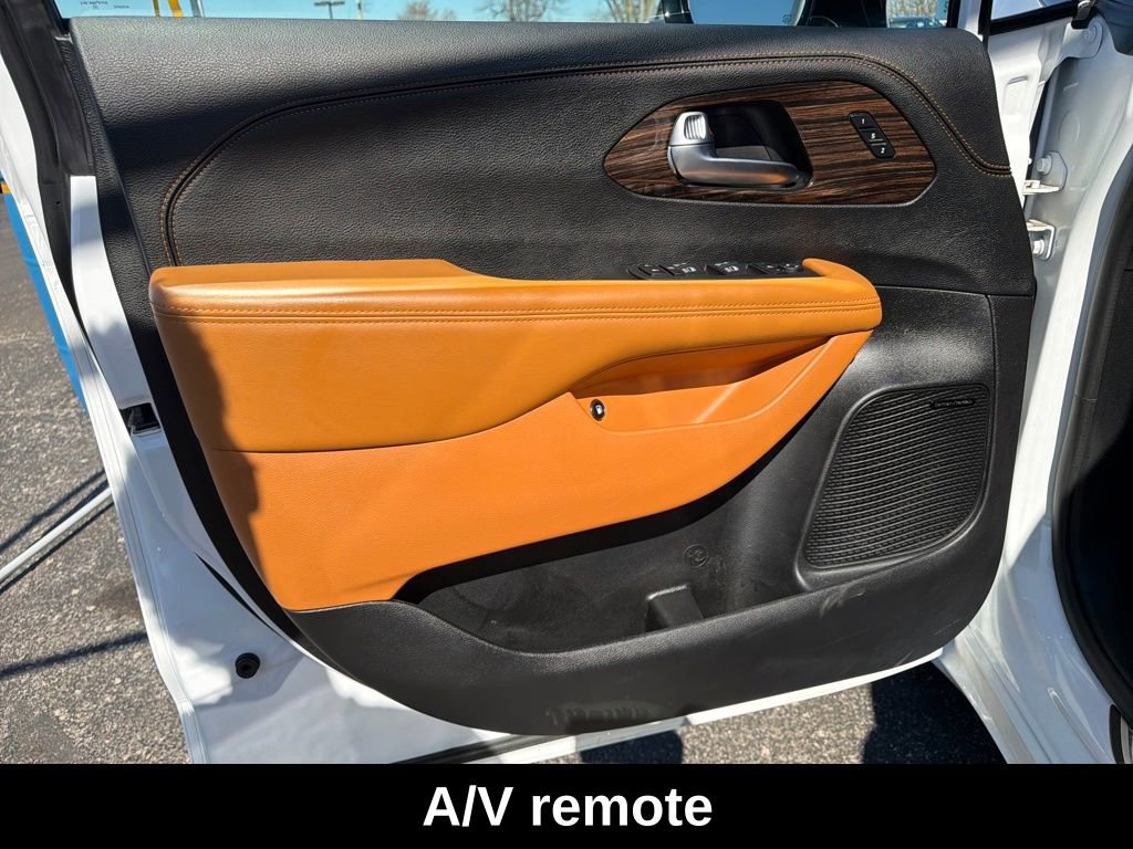 Used 2023 Chrysler Pacifica Pinnacle image 12