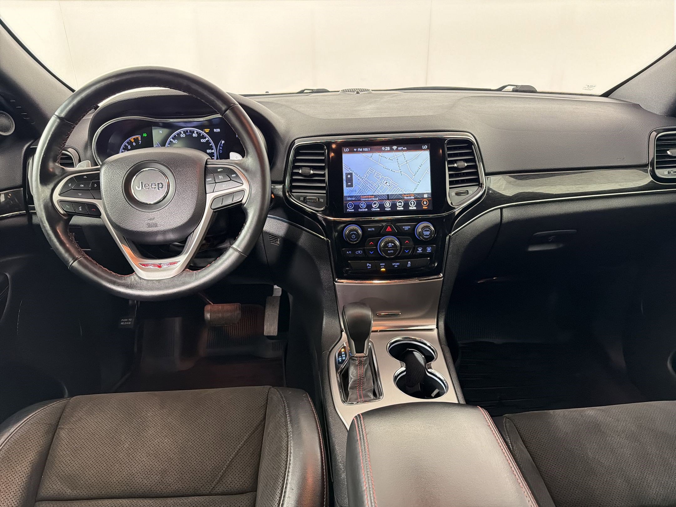 Used 2019 Jeep Grand Cherokee Trailhawk AWD/4WD image 16
