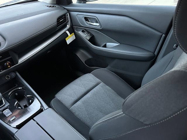 Used 2026 Nissan Rogue SV image 30