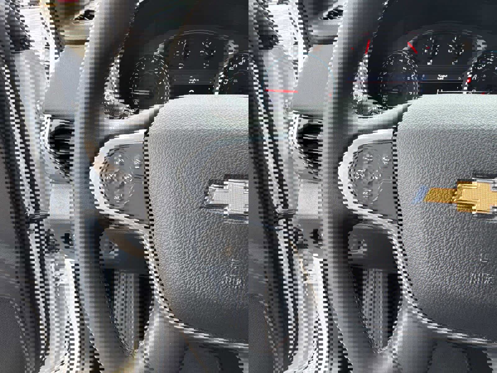 Used 2023 Chevrolet Traverse LT image 39