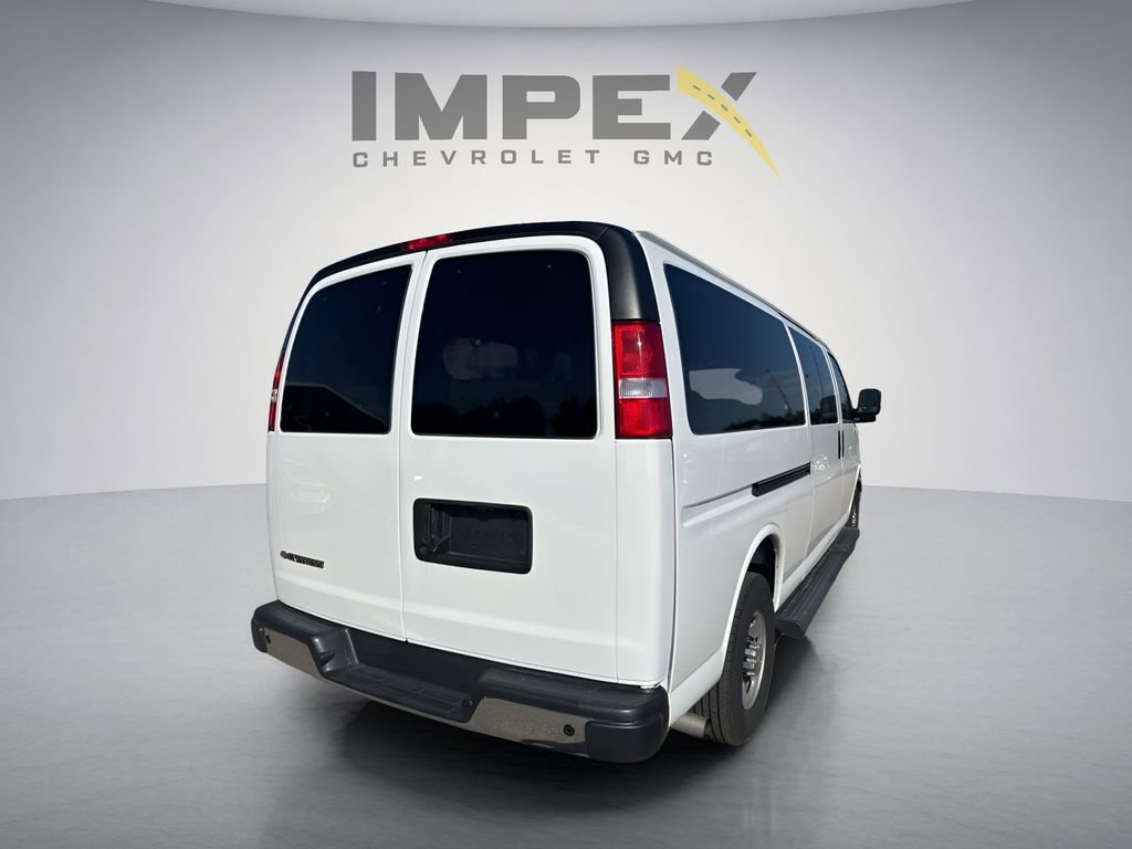 Used 2025 Chevrolet Express 3500 LT w/ LT Preferred Equipment Group RWD image 4