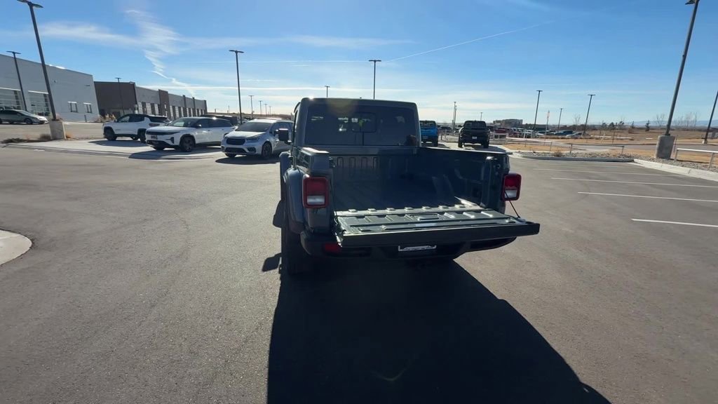 Used 2025 Jeep Gladiator Sport image 32