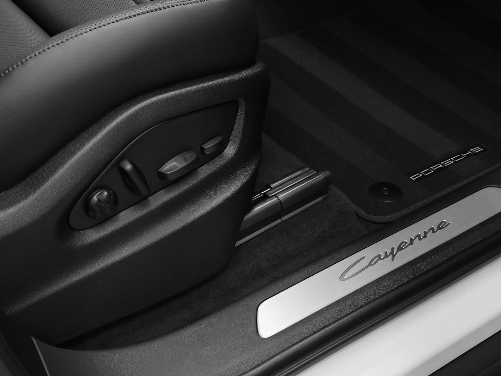 New 2026 Porsche Cayenne Coupe AWD/4WD image 19