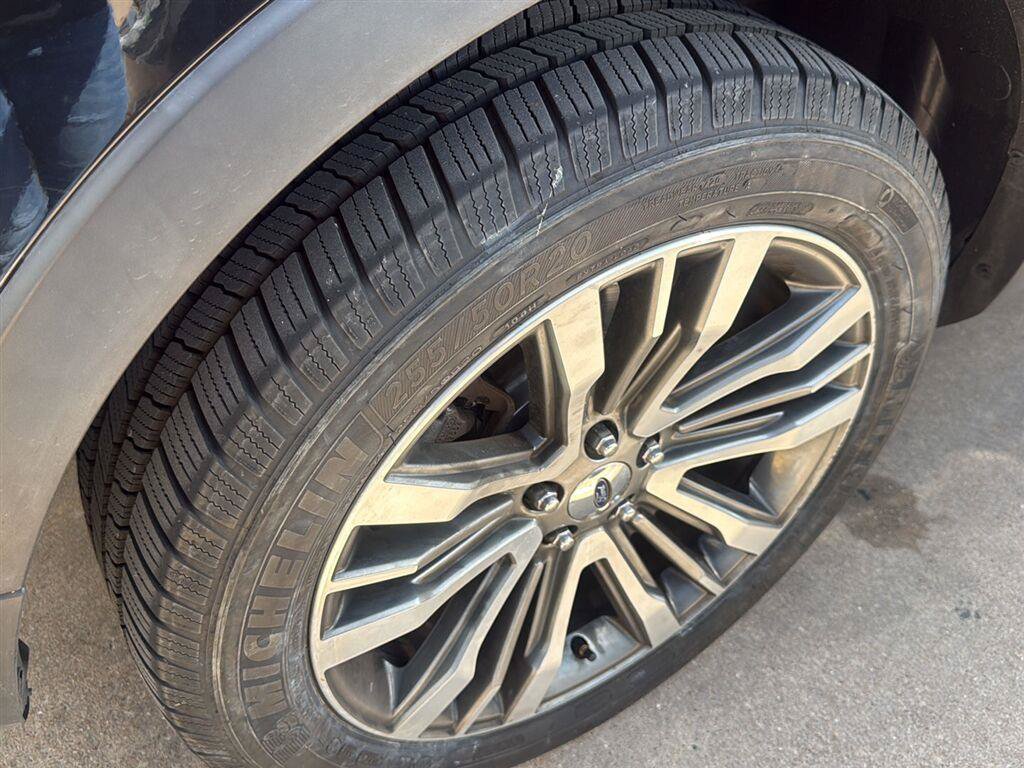 Used 2018 Ford Explorer Platinum AWD/4WD image 29