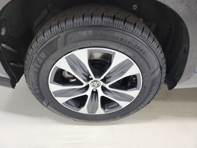 Certified 2024 Toyota Highlander XLE FWD image 41