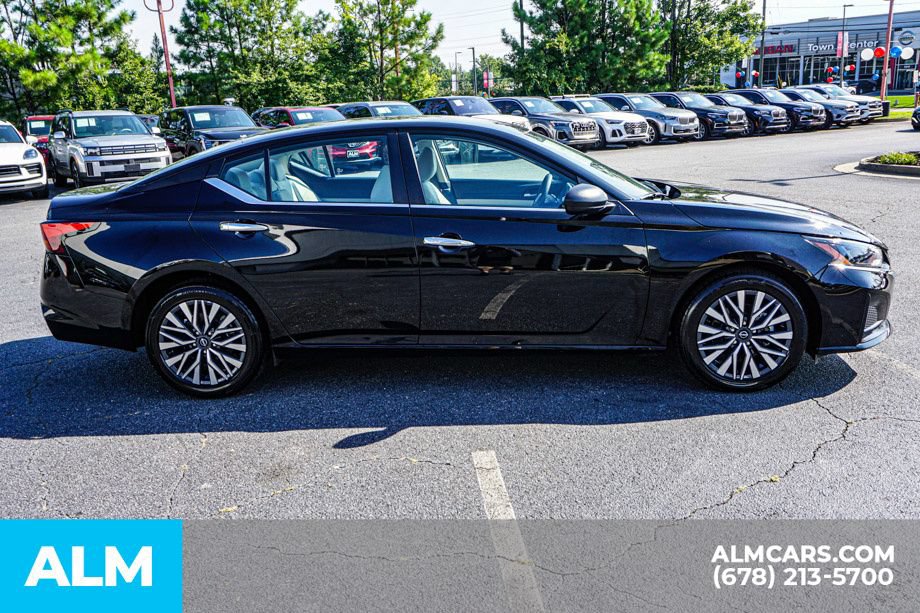 Used 2025 Nissan Altima 2.5 SV FWD image 8
