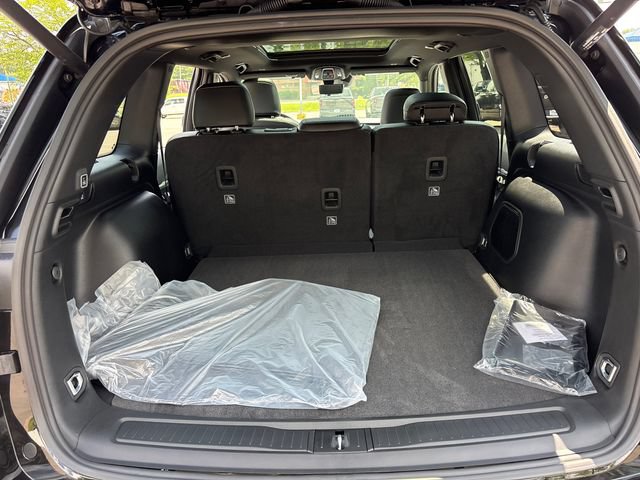 New 2026 Jeep Grand Cherokee Limited w/ Luxury Tech Group II AWD/4WD image 32