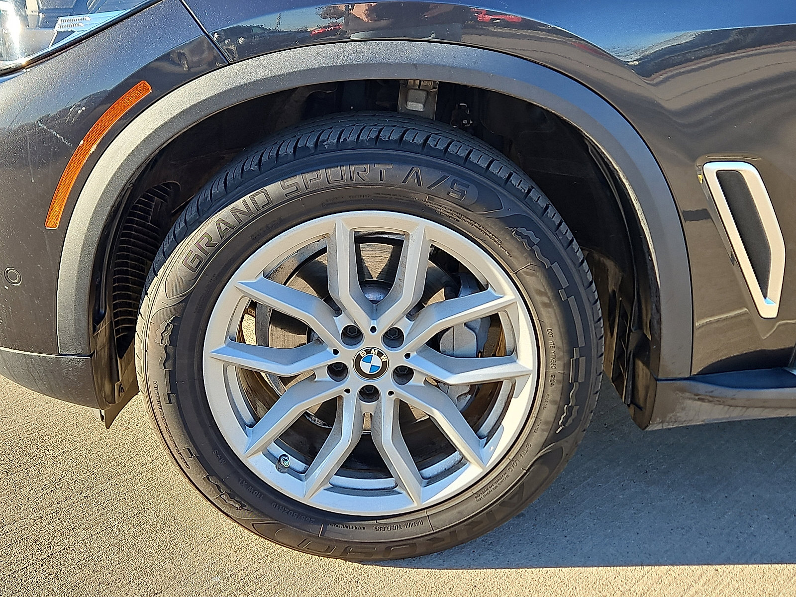 Used 2023 BMW X5 sDrive40i w/ Climate Comfort Package image 5