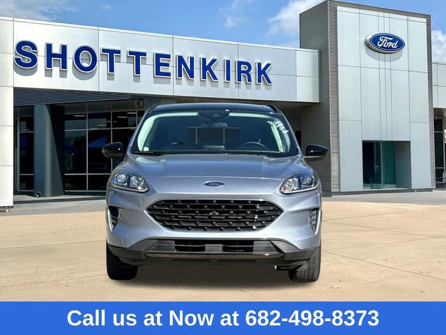 Used 2022 Ford Escape SE w/ SE Sport Appearance Package image 2